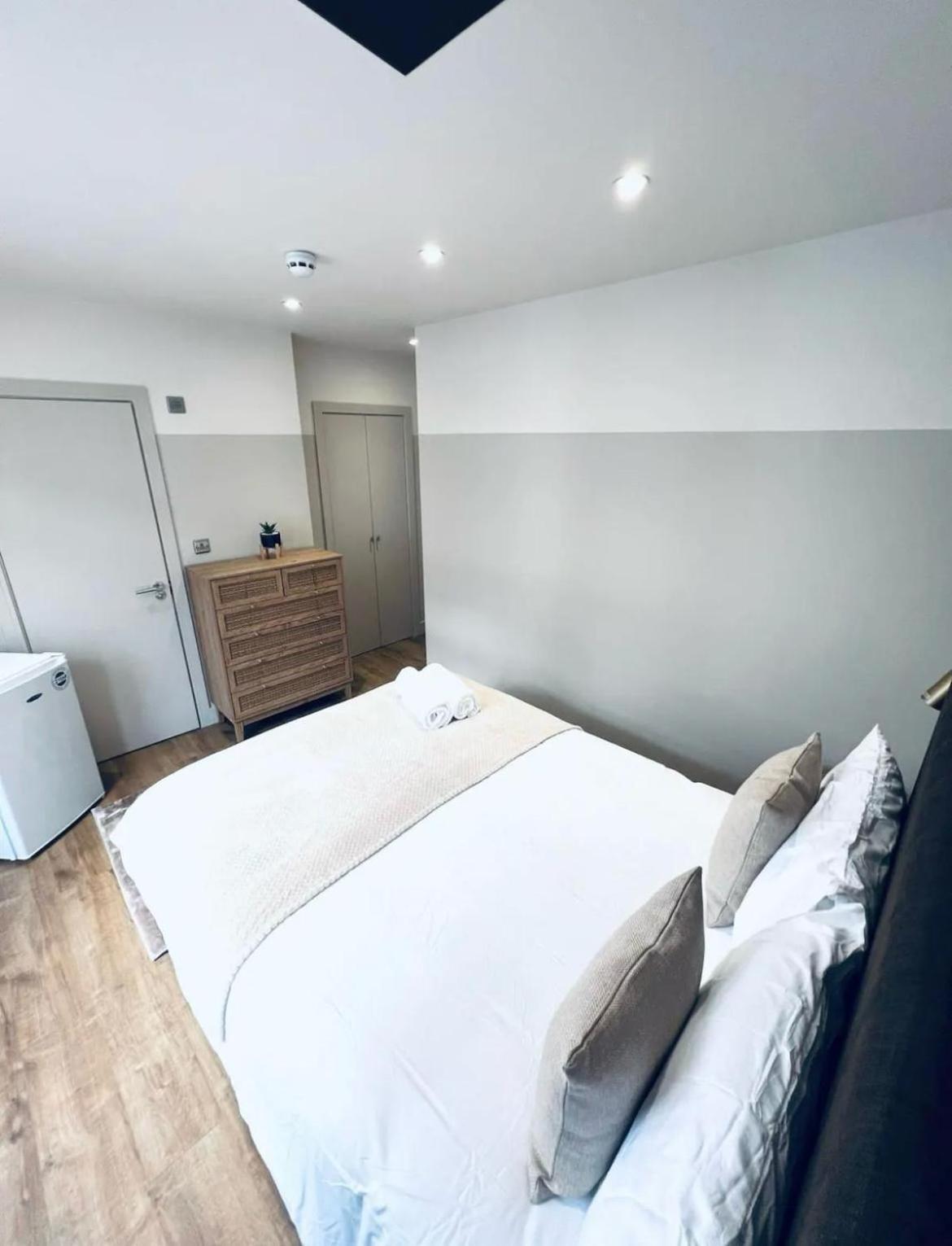 London South Charming Ensuite Look Like Hotel Designer Room Bagian luar foto